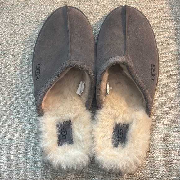 UGG Sheepskin Scuff Gray Slippers House Shoes Men’s size 12 - Picture 6 of 8